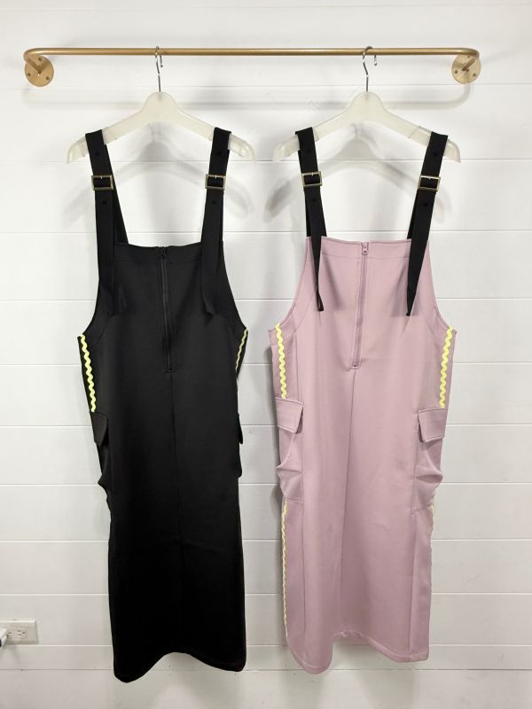 波浪娃頭運動背心洋裝 