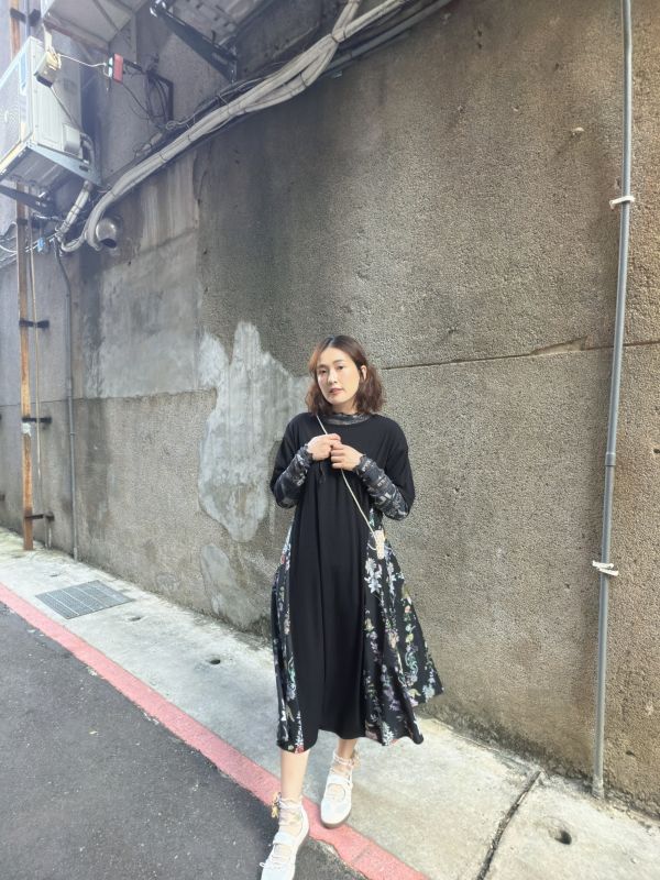 顯瘦細折花朵邊洋裝 