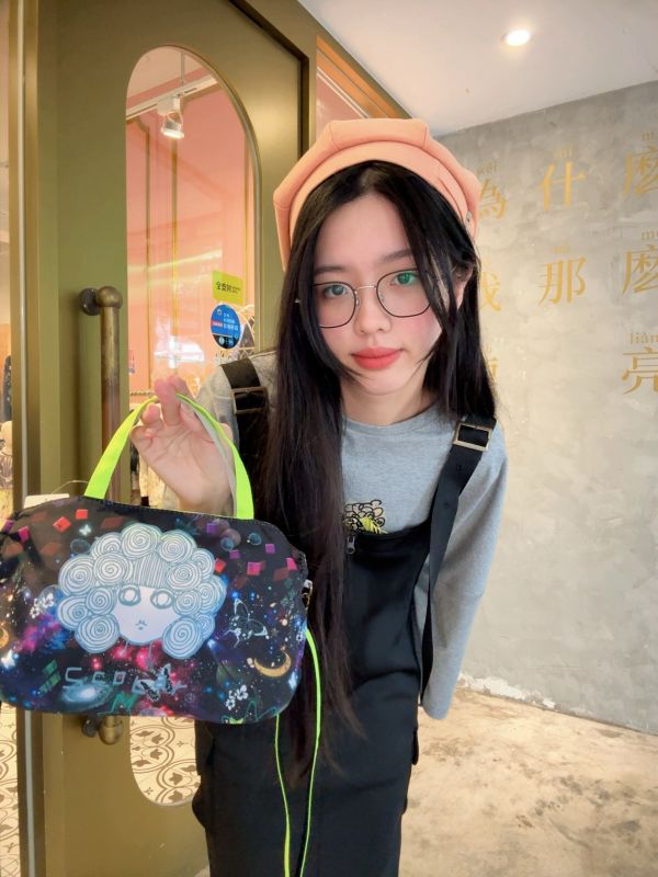 貓塗鴉星空條紋撞色包 