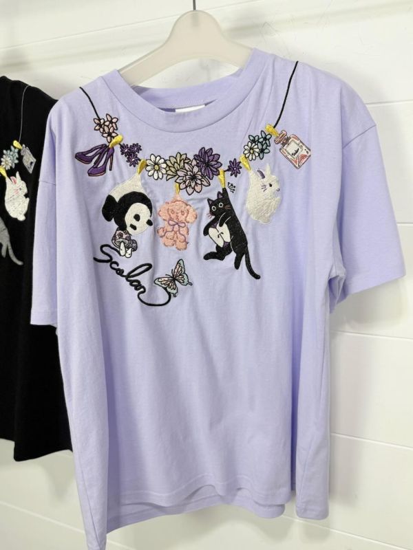 花朵曬衣架造型上衣 