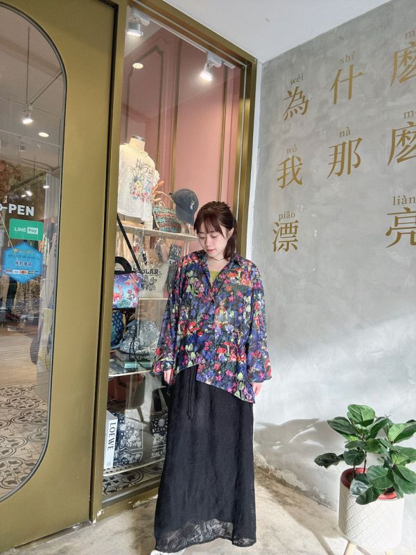 滿版塗鴉蕾絲布襯衫 