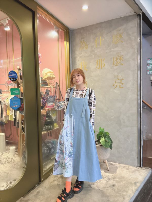 蝴蝶口袋牛仔吊帶裙 