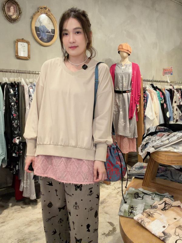 星座窗花百褶造型上衣 