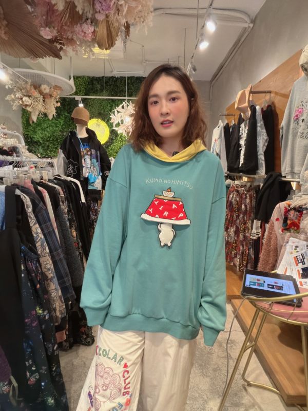 吊燈熊熊撞色連帽上衣 