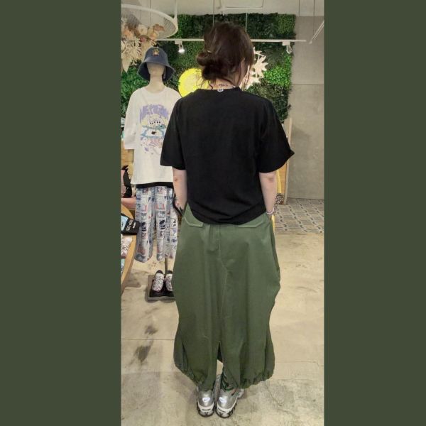 花朵曬衣架造型上衣 