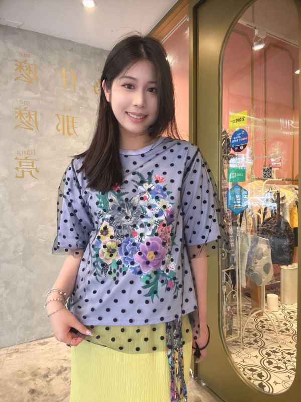 貓咪花朵植絨點點拼紗上衣 