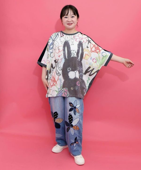 蕾絲布兔子塗鴉上衣 
