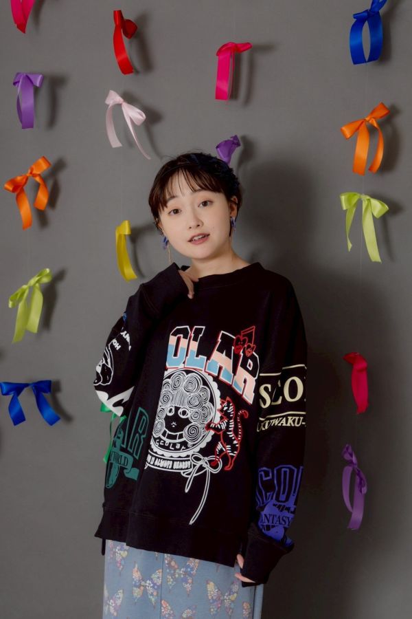 娃頭拼接造型上衣 