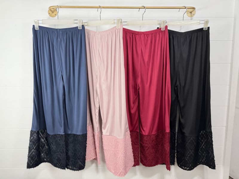 羽毛蕾絲內搭寬褲 