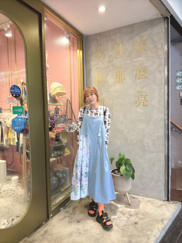 蝴蝶口袋牛仔吊帶裙 