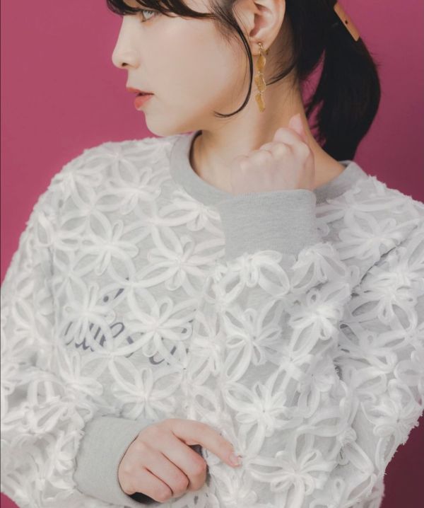 花朵蕾絲滿上衣 