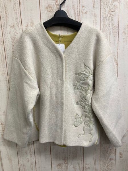 壓紋花朵V領外罩 