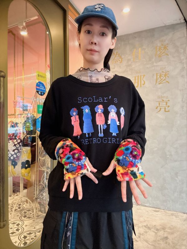 娃頭冬裝造型上衣(附花朵手套) 