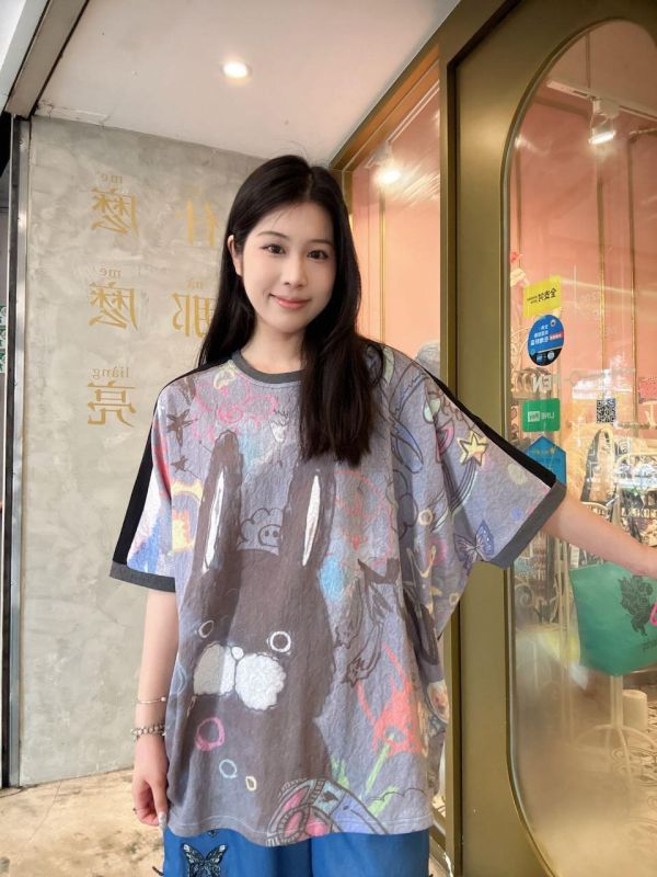 蕾絲布兔子塗鴉上衣 