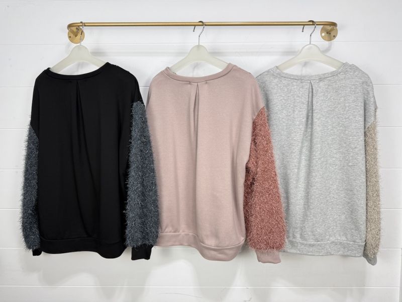 造型袖子錘鍊刺繡上衣 