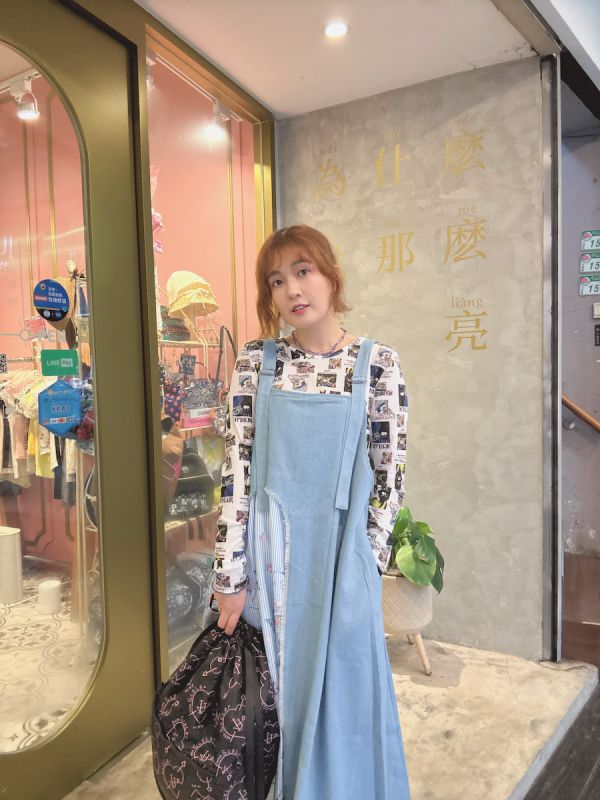 蝴蝶口袋牛仔吊帶裙 