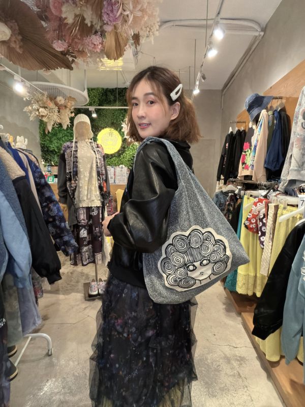 金蔥娃頭軟背包 