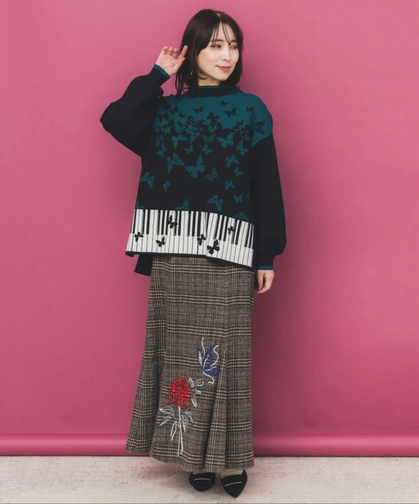 鋼琴與蝴蝶針織上衣 