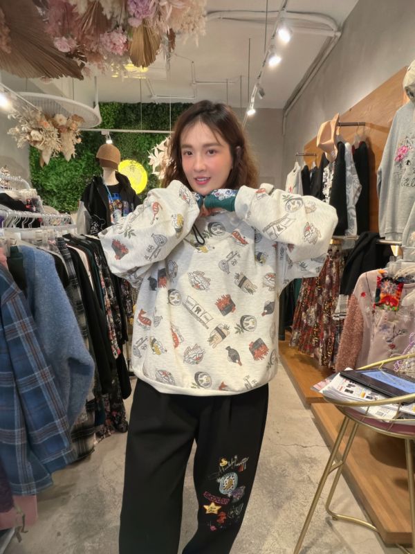 握壽司兔滿版大學上衣 