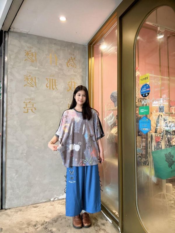 蕾絲布兔子塗鴉上衣 