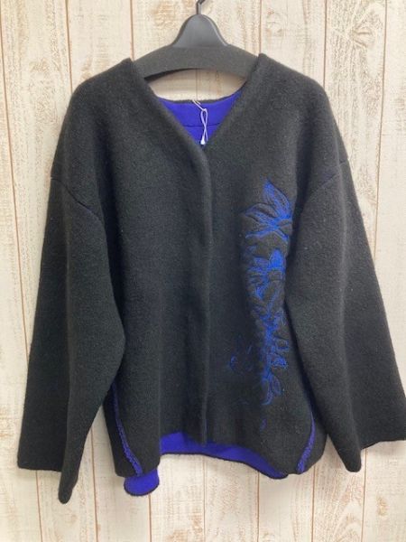 壓紋花朵V領外罩 