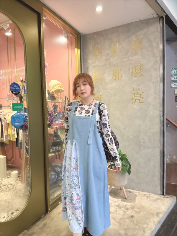 蝴蝶口袋牛仔吊帶裙 