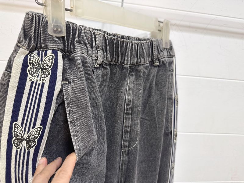 蝴蝶運動風牛仔褲 