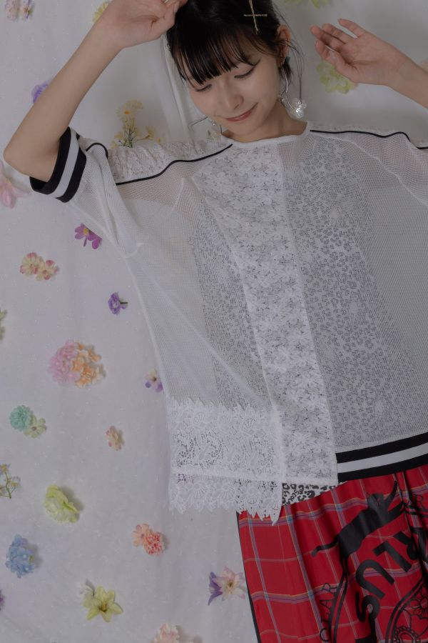蕾絲拼接異材質上衣 