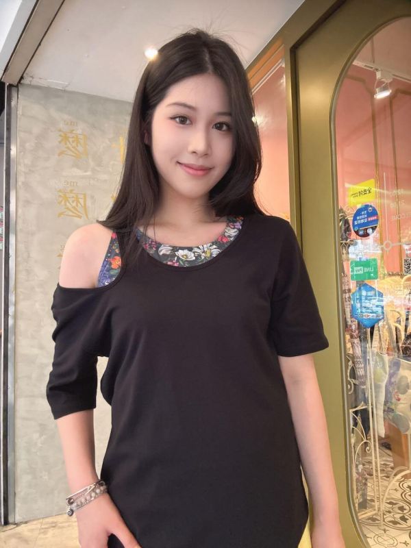 花朵花豹切肩造型上衣(兩件式) 