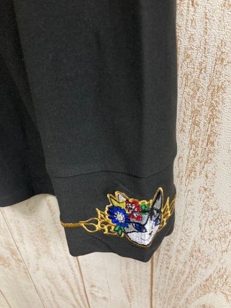 貓咪刺繡圓領內搭衣 
