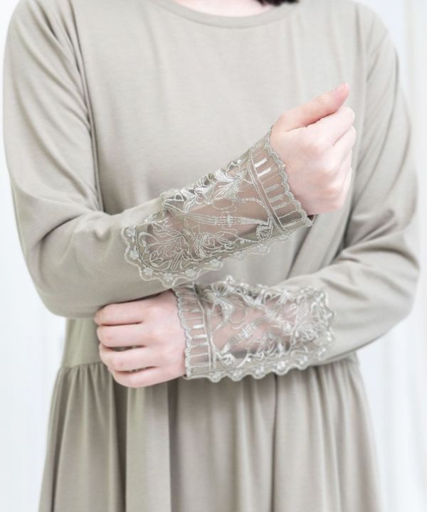 小提琴百合刺繡洋裝 