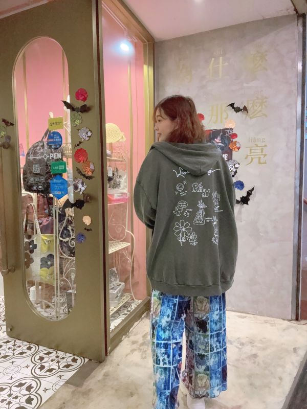 暈染小塗鴉連帽外套 