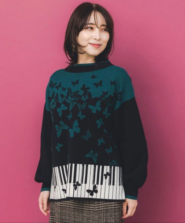 鋼琴與蝴蝶針織上衣 