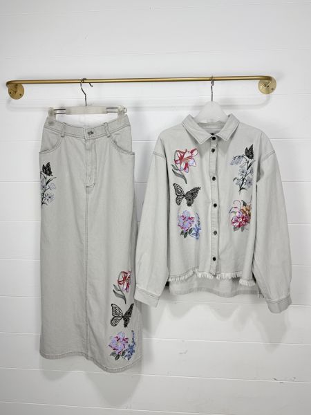 花朵刺繡毛邊襯衫 