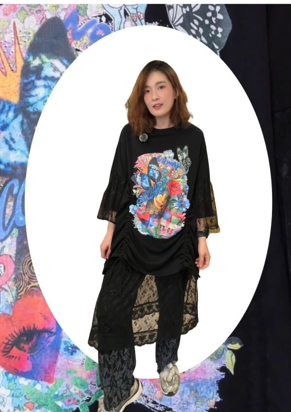 塗鴉拼接蕾絲長版衣 