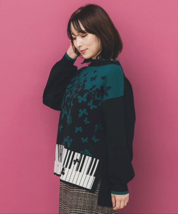 鋼琴與蝴蝶針織上衣 