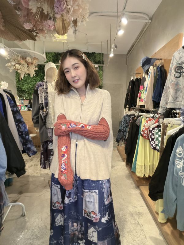 ScoLar刺繡貓咪麻花袖套 