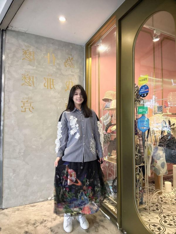 立體簍空蕾絲造型襯衫 