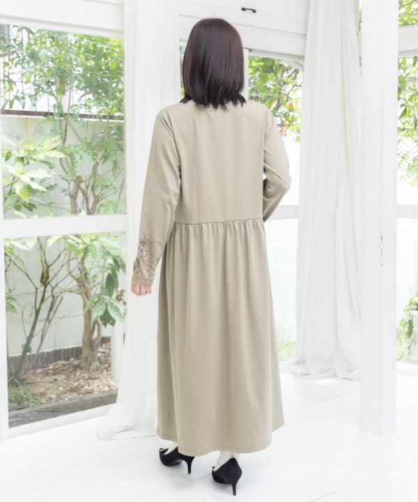 小提琴百合刺繡洋裝 