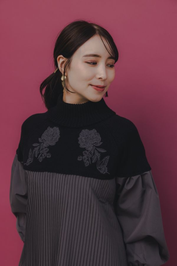 對稱刺繡花朵造型上衣 