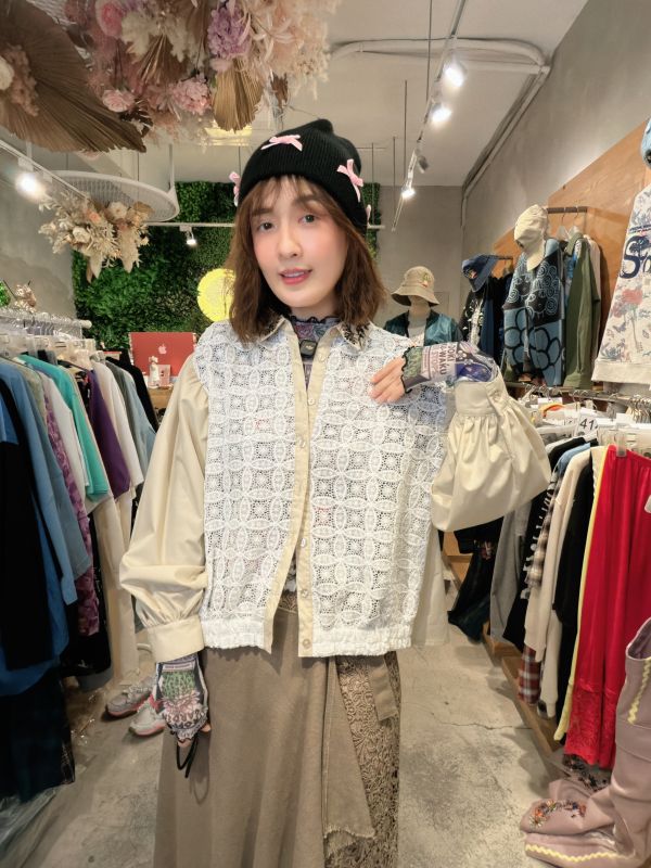 is scolar花朵刺繡簍空襯衫 