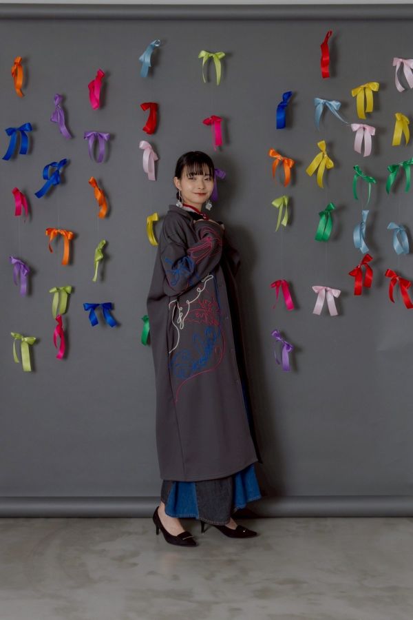 貓咪蝴蝶花朵線條刺繡 