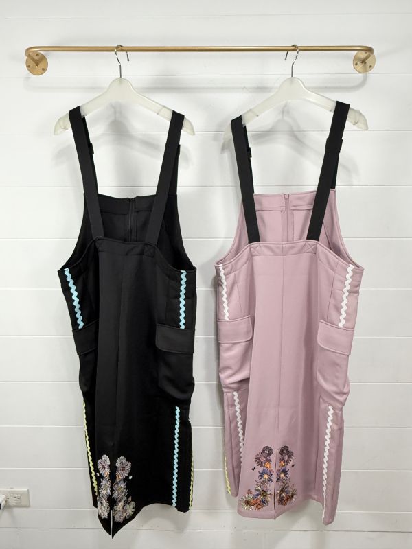 波浪娃頭運動背心洋裝 