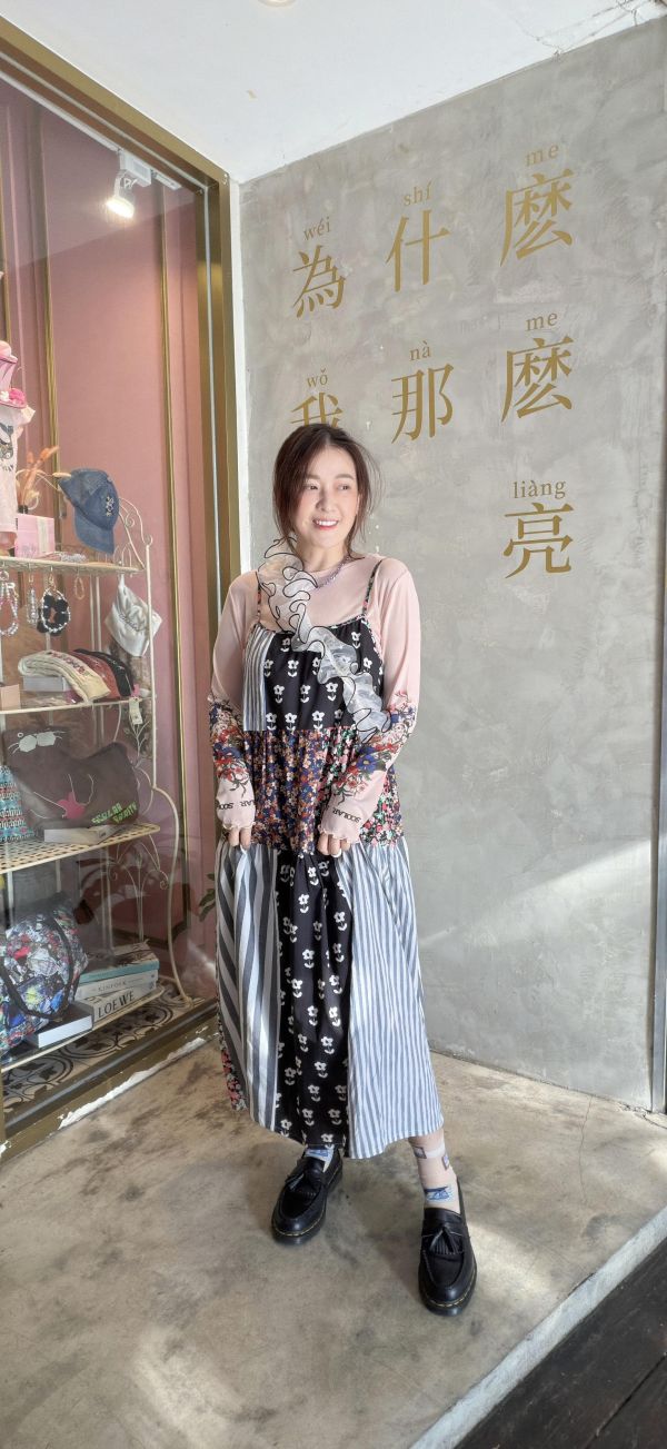 碎花條紋拼接細肩帶洋裝 