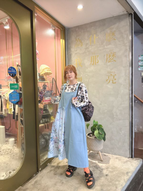 蝴蝶口袋牛仔吊帶裙 