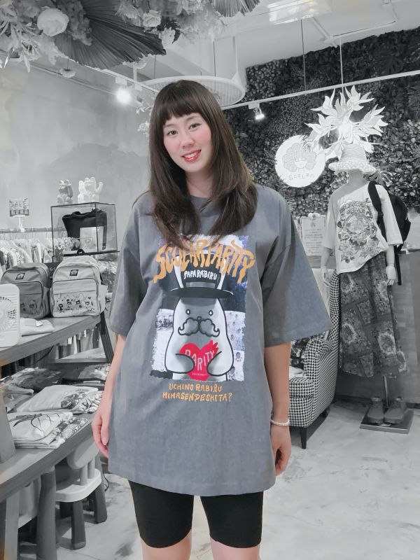 兔爸爸發現兔兔不見了上衣 