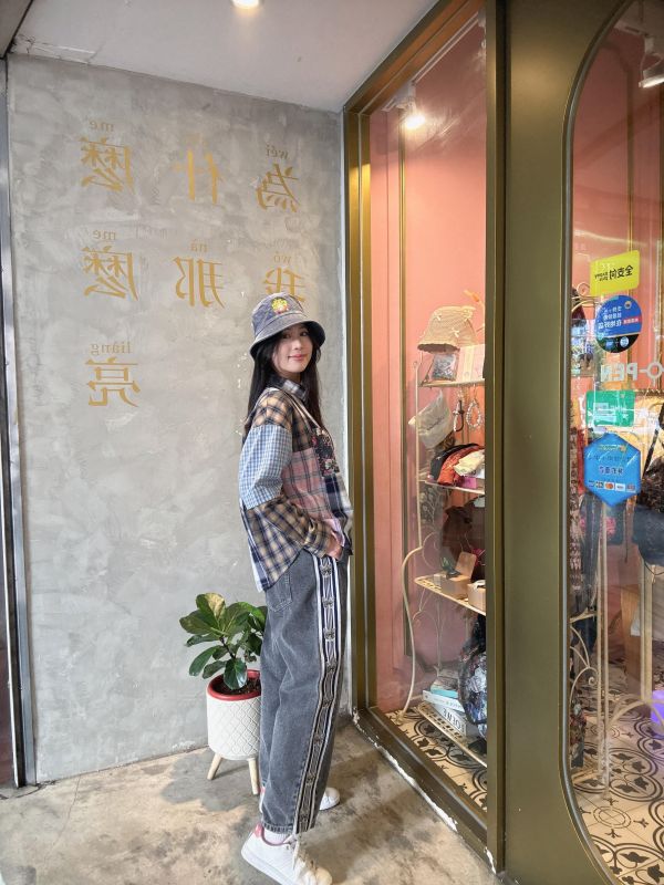 蝴蝶運動風牛仔褲 