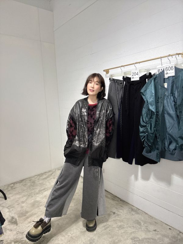 植絨雙層紗花朵上衣 