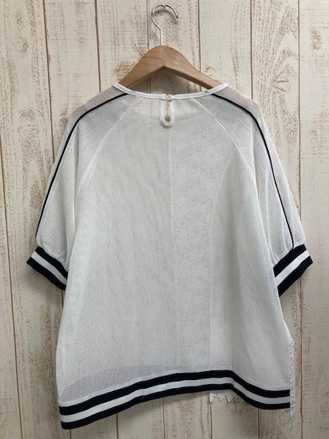 蕾絲拼接異材質上衣 