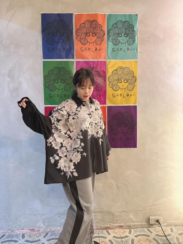 花朵時鐘捲軸襯衫 